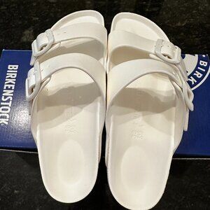 Women's Birkenstock White Arizona EVA Sandals....Women's Size 7     Men's Size 5